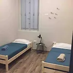 Апартаменты - 2 Mins From The Слима