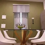 - 2 Mins From The Апартаменты Слима