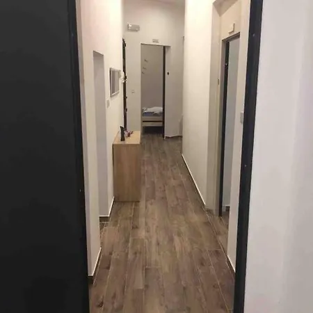 Apartment - 2 Mins From The *