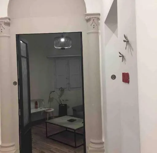 - 2 Mins From The Apartment