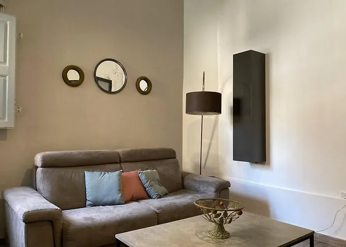 Apartment - 2 Mins From The