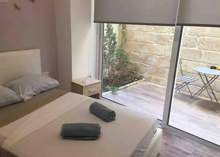 Apartment - 2 Mins From The