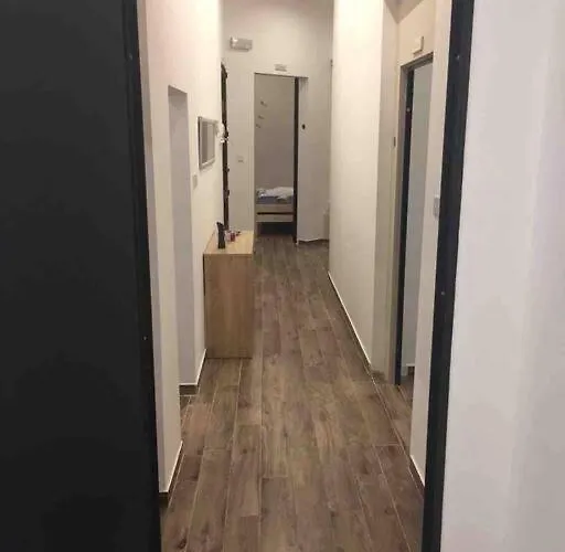 Apartment - 2 Mins From The *