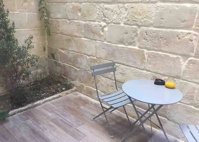 - 2 Mins From The Apartment