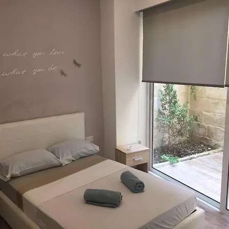 Appartement - 2 Mins From The *